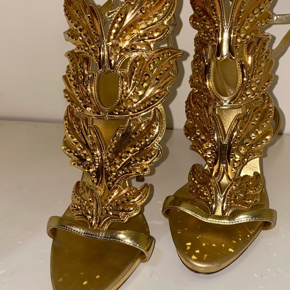 Giuseppe Zanotti‘s ‘Cruel’ sandals with crystal-embellished wings. - Picture 4 of 5